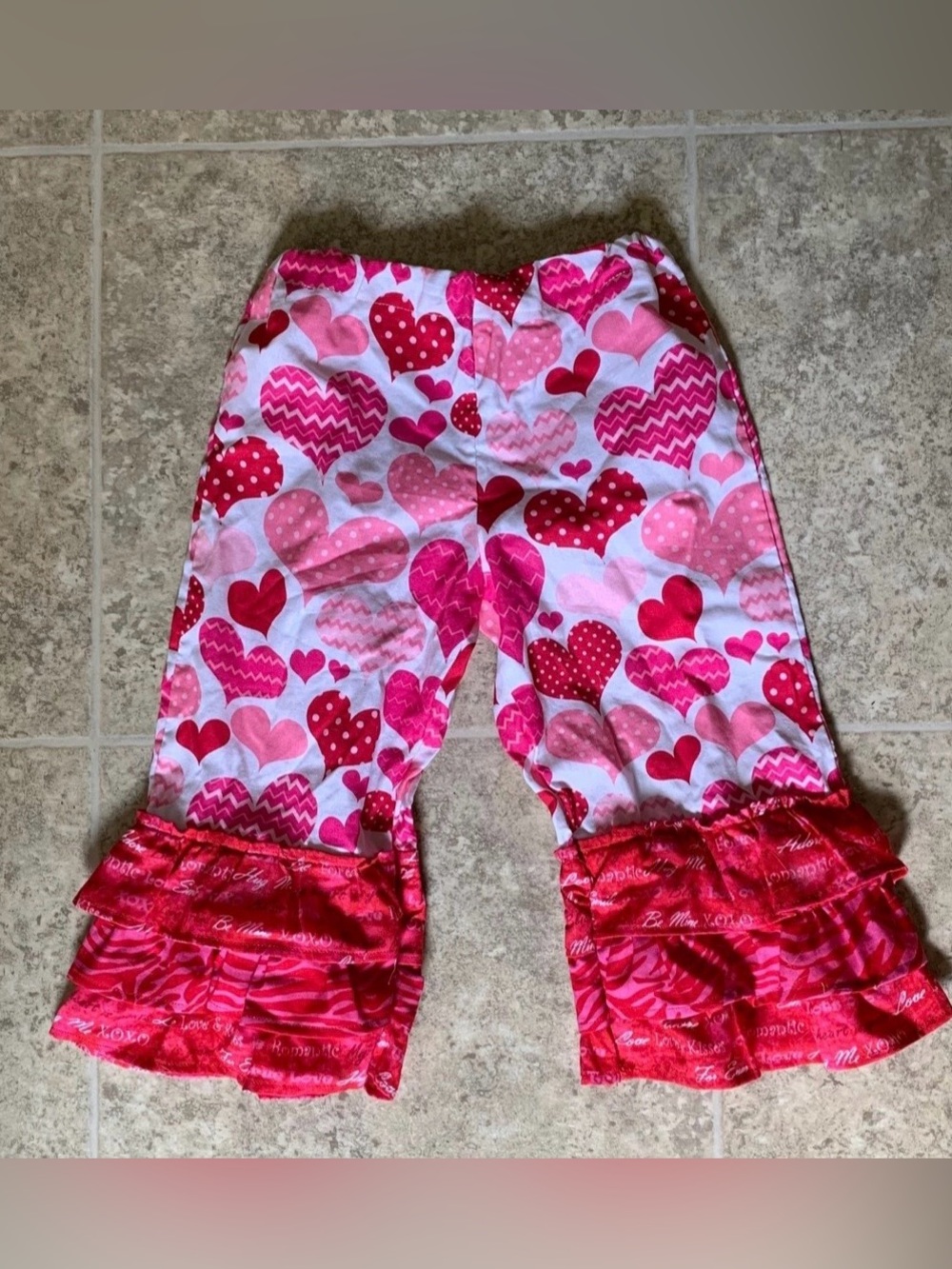 NWOT size 6 months custom made Red/Pink/White Valentine Ruffled Capri Pants.